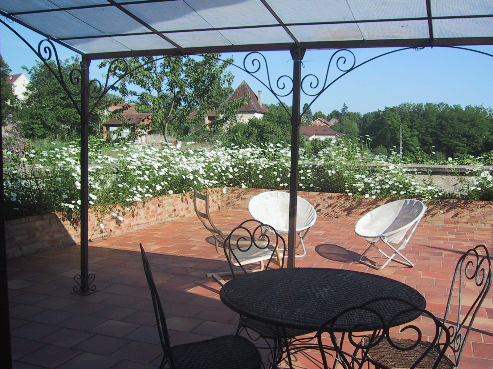 Terrasse du gîte - La tour Philibert à Marnay